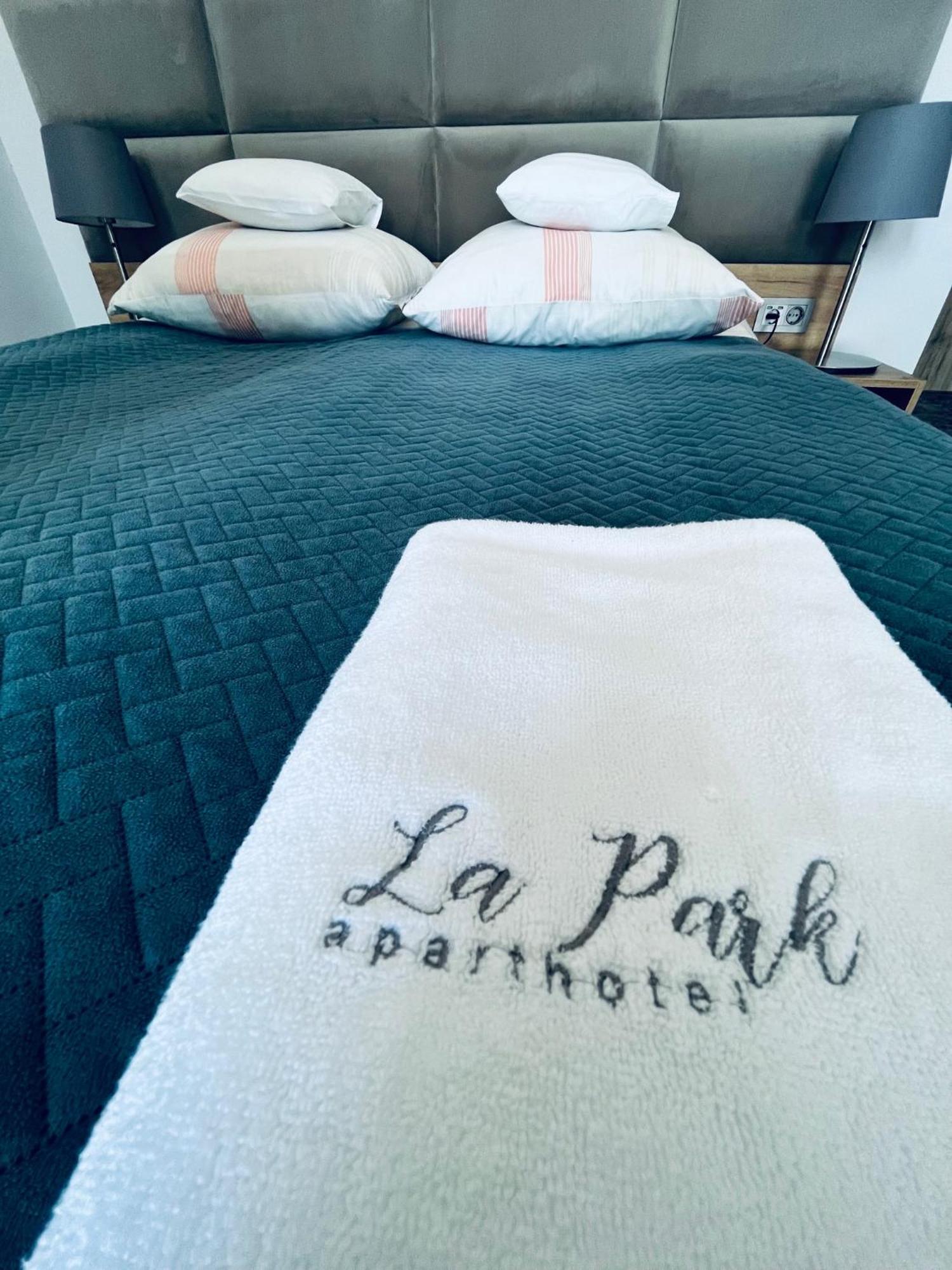 La Park Aparthotel Kudowa-Zdrój Extérieur photo